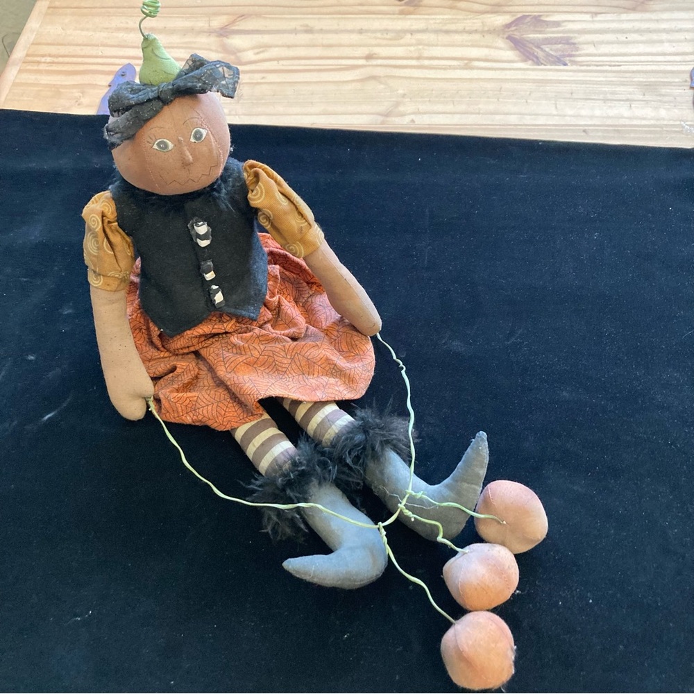 Vintage Style Pumpkin Doll 21” Holding Pumpkin Garland